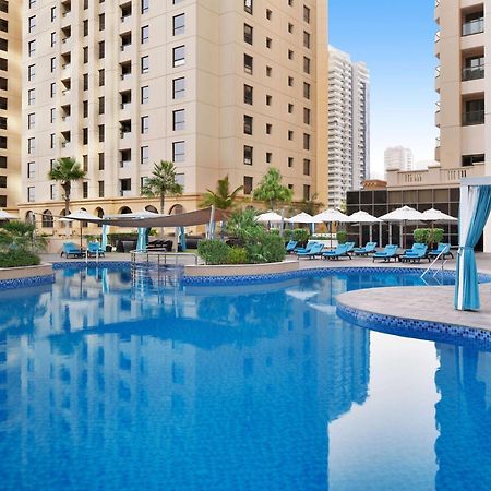 뫼벤픽 호텔 주메이라 비치 두바이 외부 사진 The swimming pool at the hotel