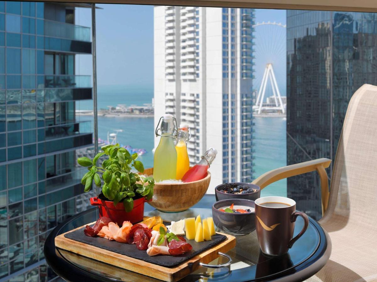 뫼벤픽 호텔 주메이라 비치 두바이 외부 사진 A breakfast at Jumeirah Atlantis