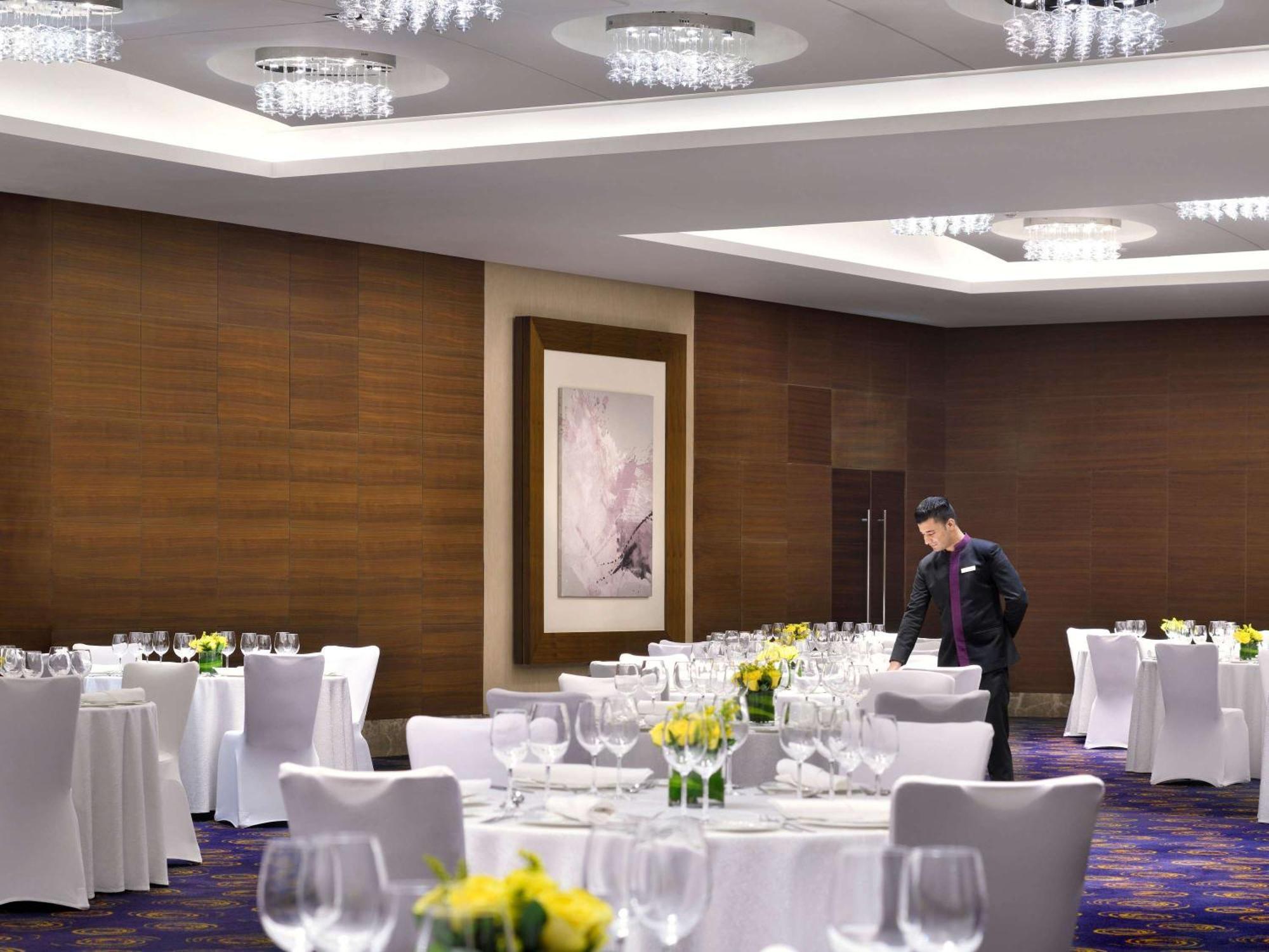 뫼벤픽 호텔 주메이라 비치 두바이 외부 사진 A ballroom at the hotel