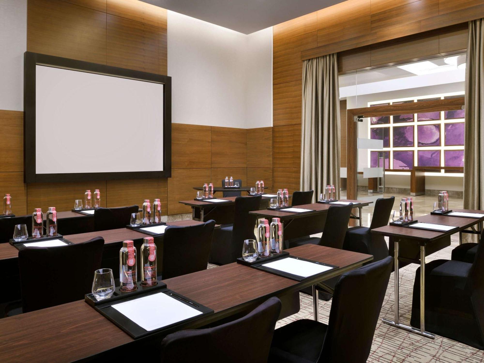 뫼벤픽 호텔 주메이라 비치 두바이 외부 사진 Meeting room