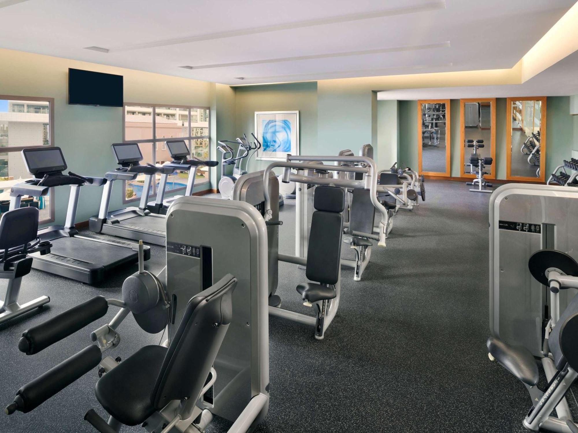 뫼벤픽 호텔 주메이라 비치 두바이 외부 사진 The gym at the hotel