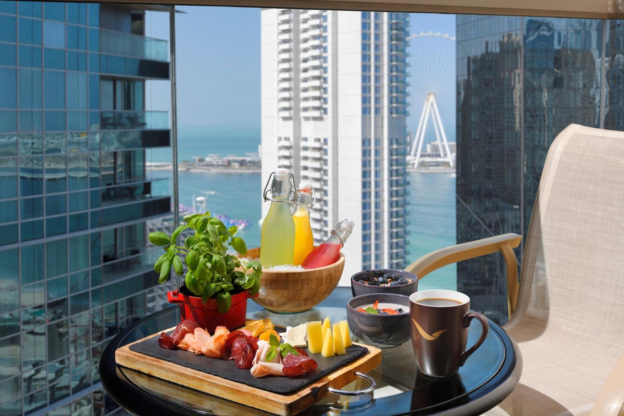 뫼벤픽 호텔 주메이라 비치 두바이 외부 사진 A breakfast at Jumeirah Atlantis
