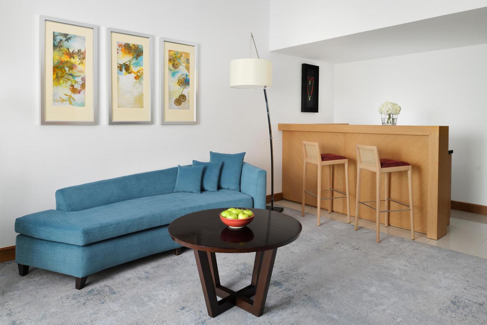 뫼벤픽 호텔 주메이라 비치 두바이 외부 사진 A living room